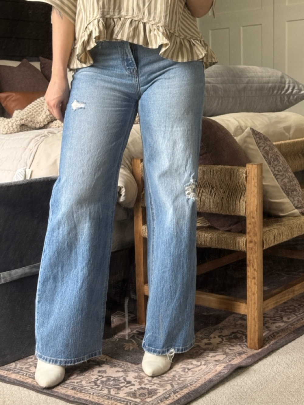 Classic Wide-Leg Light Wash Jeans - Blue 25